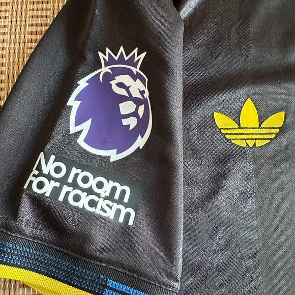 Adidas Manchester United 25/26 black away jersey, #8 Fernandes, size large. - Picture 4 of 7